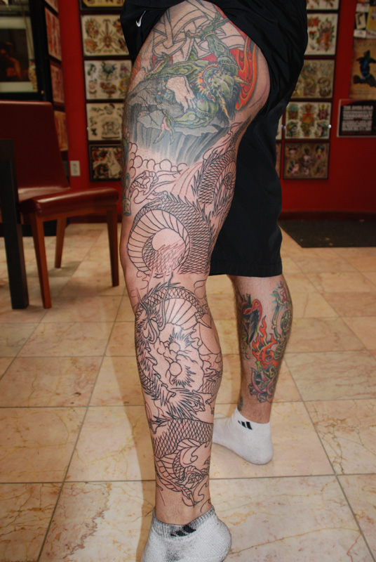 Here's a better photo of HoriRyu's Dragon Leg Sleeve outline on N T N after
